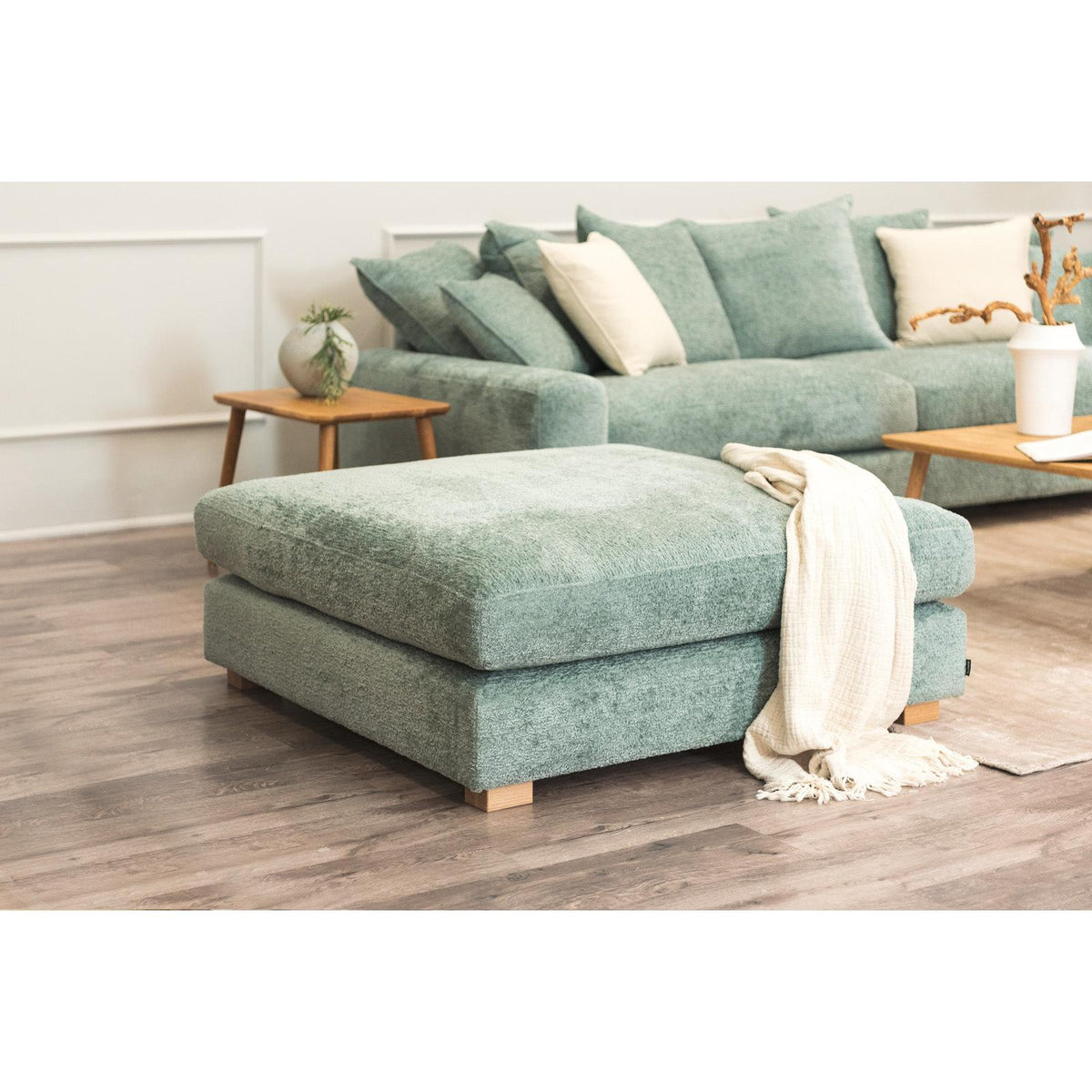 TUVA Chill 3.5 sits